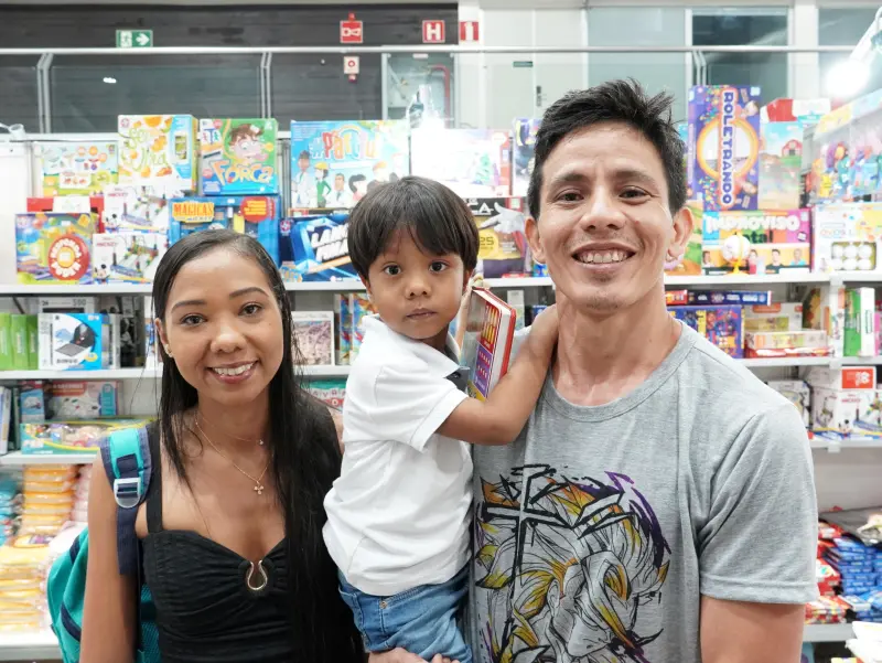 Ivan iwamoto, 37, técnico de confeitaria  Theo tsutomu, 3 Tâmara Lima, 30