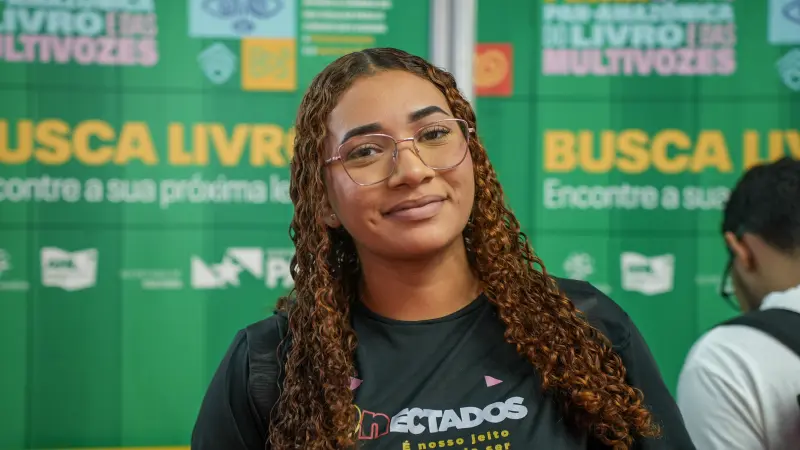 Emilly Pereira - 19 anos - aluna de curso administrativo da proativa <div class='credito_fotos'>Foto: Raphael Luz / Agência Pará &nbsp;&nbsp;|&nbsp;&nbsp; <a href='/midias/2025/originais/20250818134320-GF00024513-F00432023.jpg' download><i class='fa-solid fa-download'></i> Download</a></div>
