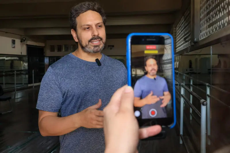 Professor Carlos Guzzo Júnior realiza projeto de dança com 10 voluntários na faixa etária  entre 50 a 80 anos