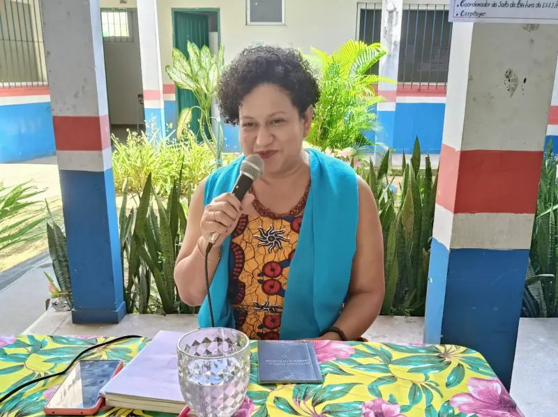 ESPECIALISTA EM EDUCAÇÃO E ESCRITORA - SUELLEN SARMENTO