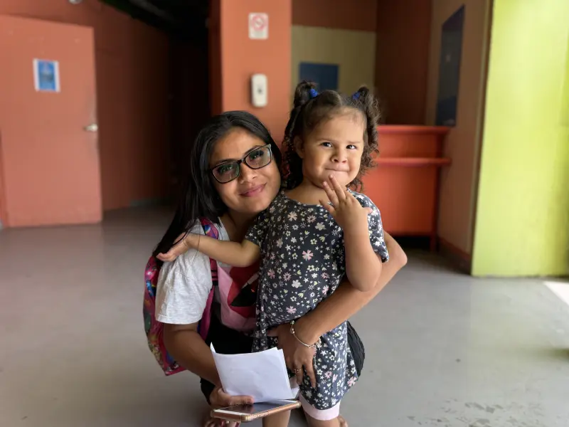 Mirela Monteiro com a filha 