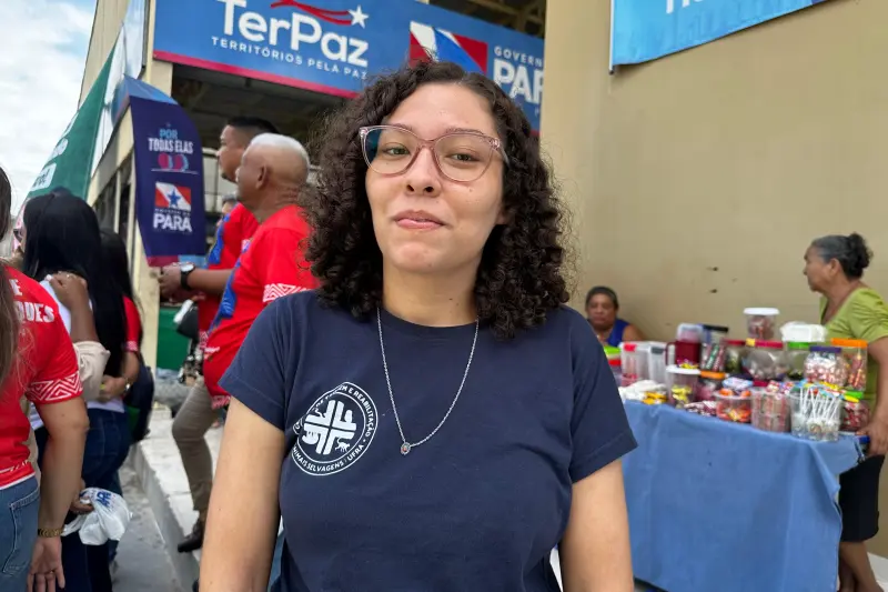 A estudante universitária Jennyffer Luana contou que os novos equipamentos vão ser muito úteis para a finalização do seu trabalho de conclusão de curso (TCC).