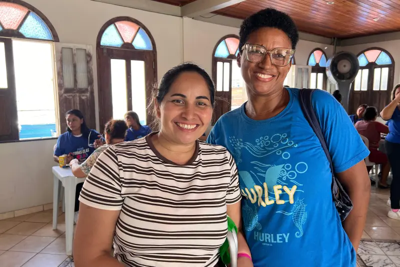 As amigas Tatiana Paixão e Joyce Damasceno aproveitaram a  ação e, juntas, foram em busca de atendimentos de saúde.