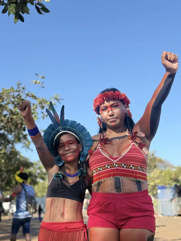 Mulheres do povo Tembé na luta em defesa da floresta.