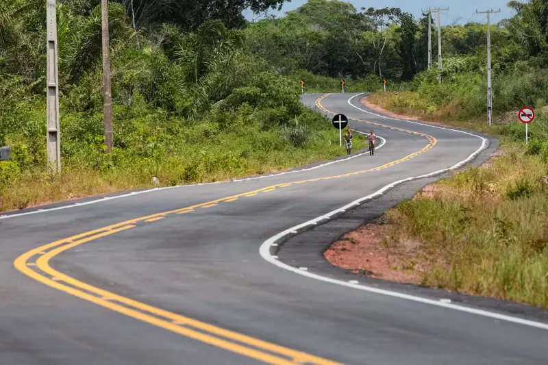 Pavimentação da PA-220 abrange 12 quilômetros, beneficiando as comunidades de Vila Progresso, Vila Santa Maria e Vila São João