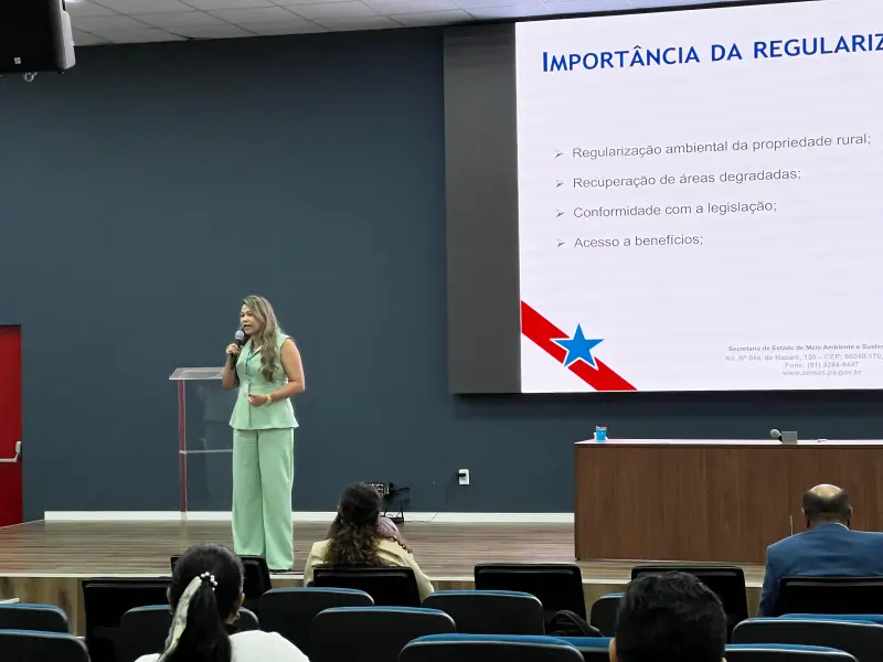 diretora Maximira Costa