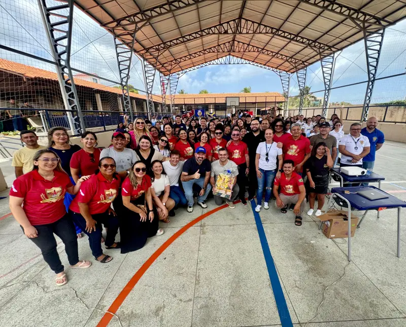 Secretário Ricardo Sefer com alunos que estavam no aulão Enem Pará e equipe docente e autoridades