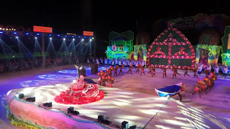 APRESENTAÇÃO DO BOTO COR-DE-ROSA <div class='credito_fotos'>Foto: Augusto Miranda / Ag. Pará &nbsp;&nbsp;|&nbsp;&nbsp; <a href='/midias/2025/originais/20250921093713-GF00024920-F00446260.jpg' download><i class='fa-solid fa-download'></i> Download</a></div>