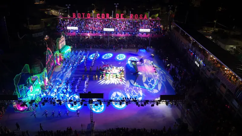 APRESENTAÇÃO DO BOTO COR-DE-ROSA <div class='credito_fotos'>Foto: Augusto Miranda / Ag. Pará &nbsp;&nbsp;|&nbsp;&nbsp; <a href='/midias/2025/originais/20250921093720-GF00024920-F00446264.jpg' download><i class='fa-solid fa-download'></i> Download</a></div>