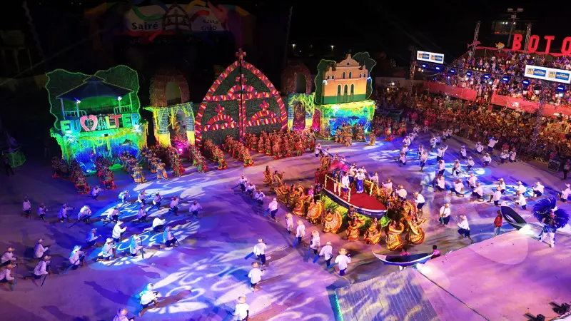 APRESENTAÇÃO DO BOTO COR-DE-ROSA <div class='credito_fotos'>Foto: Augusto Miranda / Ag. Pará &nbsp;&nbsp;|&nbsp;&nbsp; <a href='/midias/2025/originais/20250921093731-GF00024920-F00446270.jpg' download><i class='fa-solid fa-download'></i> Download</a></div>