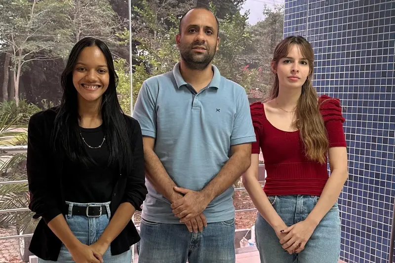 Ana Paula Souza e Haianny Beatriz Saraiva, alunas do programa de pós graduação em engenharia química, integrantes do projeto
