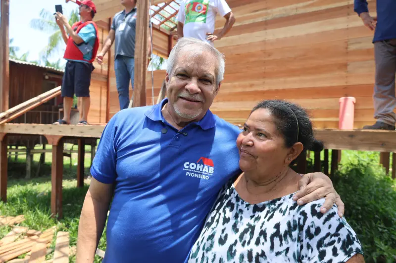 Angela Maria dos Santos, prima moradora a receber o benefício <div class='credito_fotos'>Foto: Bruno Cecim / Ag.Pará &nbsp;&nbsp;|&nbsp;&nbsp; <a href='/midias/2025/originais/20251001132030-GF00025024-F00449868.jpg' download><i class='fa-solid fa-download'></i> Download</a></div>