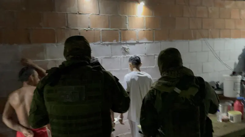 Policiais civis cumprem mandados judiciais no bairro do Guamá na manhã desta quinta-feira (2)