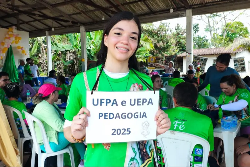 Ana Paula Machado agradece por ter  passado no vestibular 