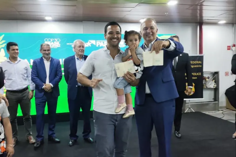 Secretário Eduardo Costa entrega os primeiros carimbos da COP30
