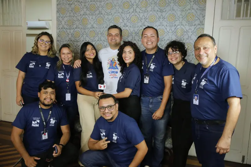 Secretário Ricardo Sefer com a equipe da TV Educativa 