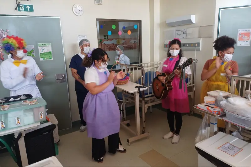 Jovens levaram música à clínica pediátrica