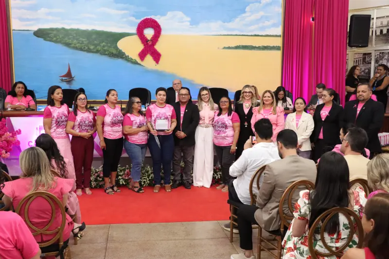 Pacientes e ex-pacientes homenagearam profissionais da saúde