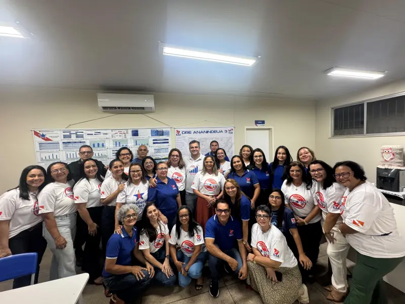 Os servidores da Diretoria Regional de Ensino de Ananindeua 3