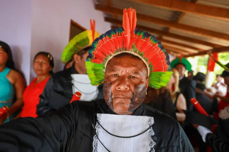 Demoro Xikrin, formando <div class='credito_fotos'>Foto: Marcelo Lelis / Ag. Pará &nbsp;&nbsp;|&nbsp;&nbsp; <a href='/midias/2025/originais/20251104100837-GF00025376-F00462806.jpg' download><i class='fa-solid fa-download'></i> Download</a></div>