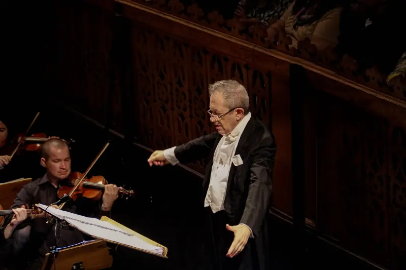 Regente e co-autor da música tema da Ópera, Aldro Brizi 