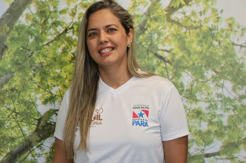 Diretora de gestão educacional da Seduc - Cláudia Ferreira <div class='credito_fotos'>Foto: Bruno Cruz / Ag. Pará &nbsp;&nbsp;|&nbsp;&nbsp; <a href='/midias/2025/originais/20251117122925-GF00025559-F00468820.jpg' download><i class='fa-solid fa-download'></i> Download</a></div>
