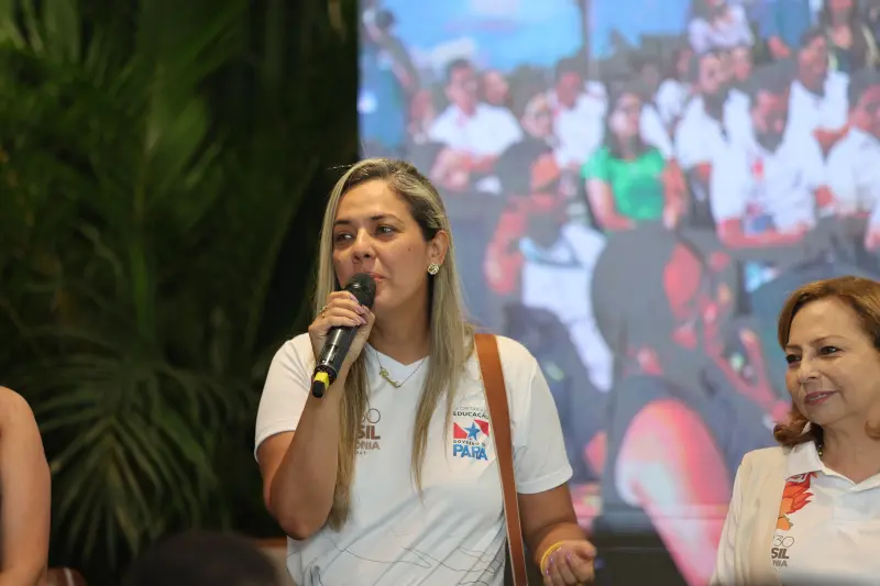 Diretora de gestão educacional da Seduc - Cláudia Ferreira <div class='credito_fotos'>Foto: Bruno Cruz / Ag. Pará &nbsp;&nbsp;|&nbsp;&nbsp; <a href='/midias/2025/originais/20251117122931-GF00025559-F00468823.jpg' download><i class='fa-solid fa-download'></i> Download</a></div>