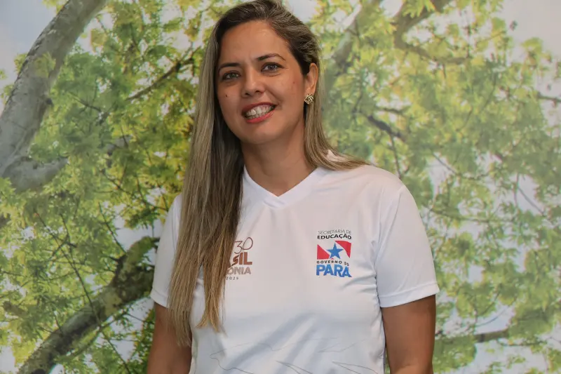 Diretora de gestão educacional da Seduc - Cláudia Ferreira <div class='credito_fotos'>Foto: Bruno Cruz / Ag. Pará &nbsp;&nbsp;|&nbsp;&nbsp; <a href='/midias/2025/originais/20251117123102-GF00025559-F00468830.jpg' download><i class='fa-solid fa-download'></i> Download</a></div>