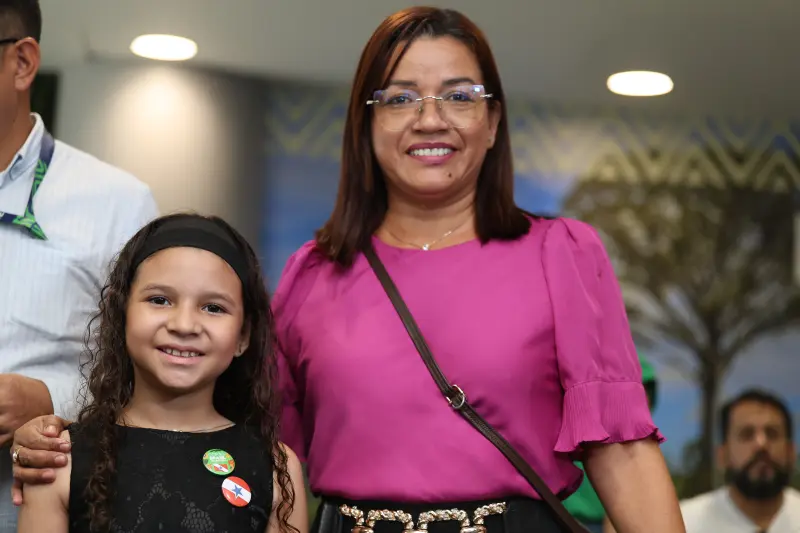 Elen oliveira e Ana Lígia <div class='credito_fotos'>Foto: Bruno Cruz / Ag. Pará &nbsp;&nbsp;|&nbsp;&nbsp; <a href='/midias/2025/originais/20251117123133-GF00025559-F00468847.jpg' download><i class='fa-solid fa-download'></i> Download</a></div>