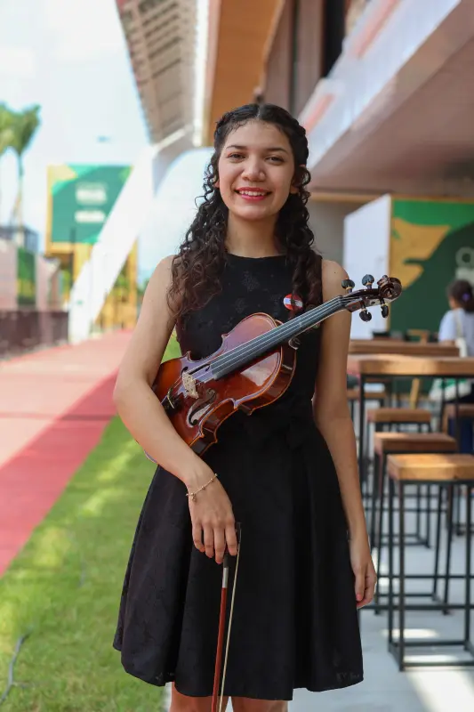 Thalia Andrade/estudante usina Bengui <div class='credito_fotos'>Foto: Bruno Cruz / Ag. Pará &nbsp;&nbsp;|&nbsp;&nbsp; <a href='/midias/2025/originais/20251117143844-GF00025562-F00468929.jpg' download><i class='fa-solid fa-download'></i> Download</a></div>