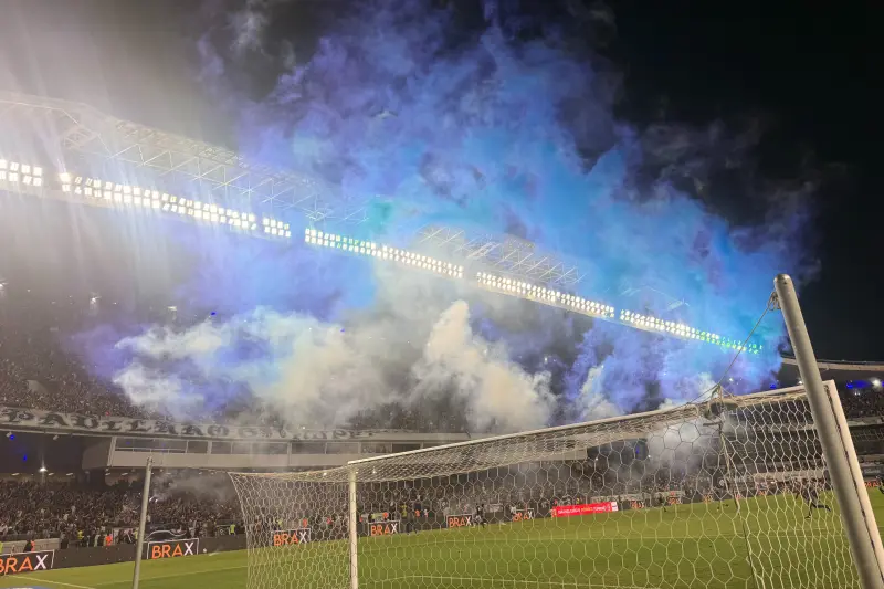 Torcida azulina levou quase 50 mil pessoas ao Mangueirão para a partida histórica que consagrou a volta do Leão à elite do futebol brasileiro