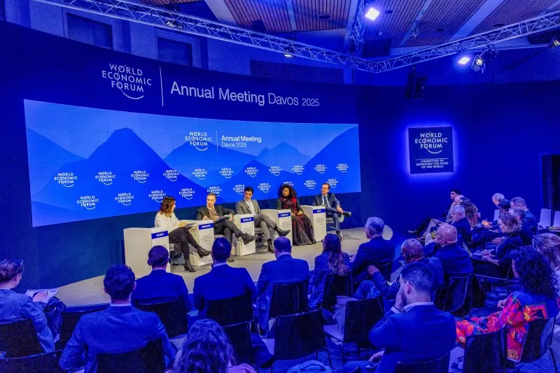 notícia: Na Suíça, Helder Barbalho ressalta quebra de paradigma com COP 30 na capital paraense