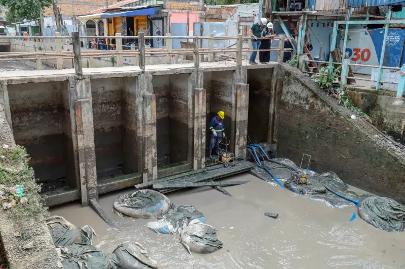 notícia: Obras do Governo do Pará utilizam novas comportas nos canais da Tamandaré e da Doca para evitar alagamentos em Belém