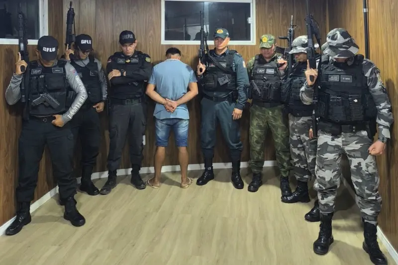 notícia: Fiscalização da Base ‘Candiru’ apreende drogas, armamento e prende suspeito