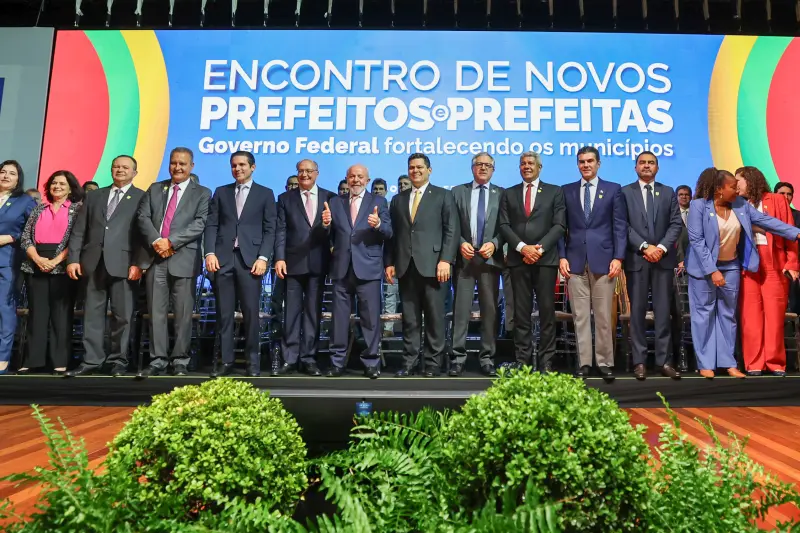 notícia: Governador Helder Barbalho é destaque no Encontro de Novos Prefeitos e Prefeitas