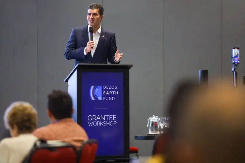 notícia: Governador reafirma importância da conciliação entre produção sustentável e conservação ambiental em evento do Fundo Bezos