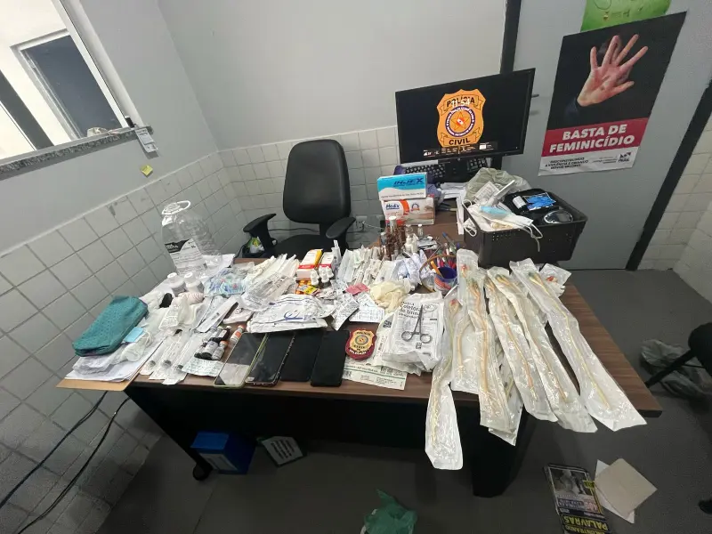 notícia: PCPA apreende materiais utilizados na prática ilegal de aborto em Salvaterra