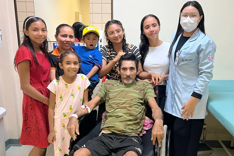 notícia: HRPM promove reencontro emocionante entre pai e filhos para paciente de longa permanência