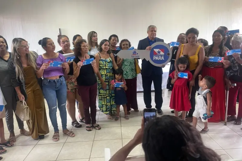 notícia: Quilombolas, idosas e chefes de famílias recebem benefício habitacional Sua Casa 