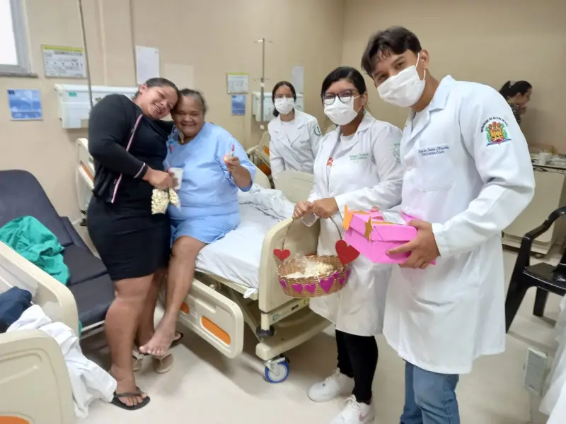 notícia: ‘Blitz da Autoestima’ homenageia pacientes no Hospital Galileu 