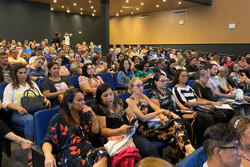 notícia: Professores de Matemática e Língua Portuguesa participam de aperfeiçoamento