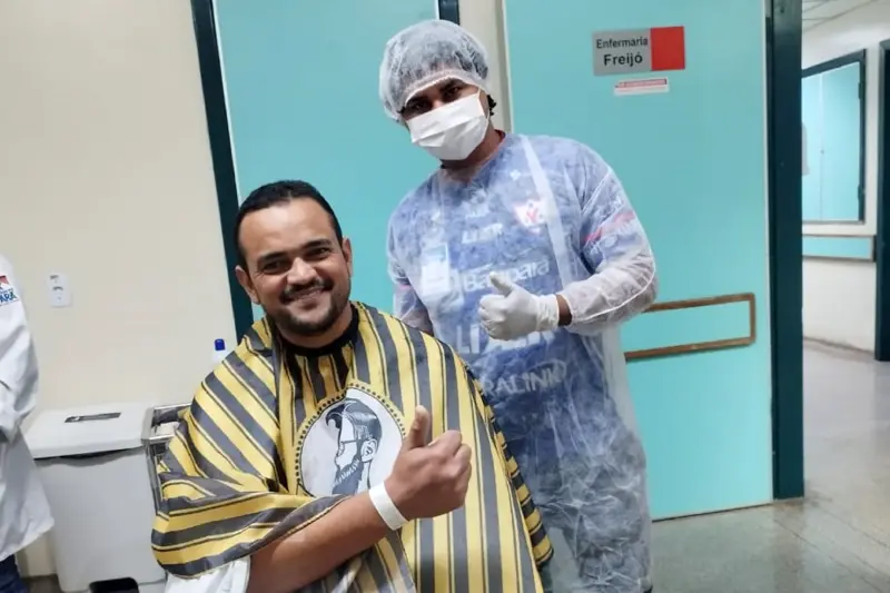 notícia: Em Marabá, hospital oferece serviço gratuito de corte de cabelo para pacientes