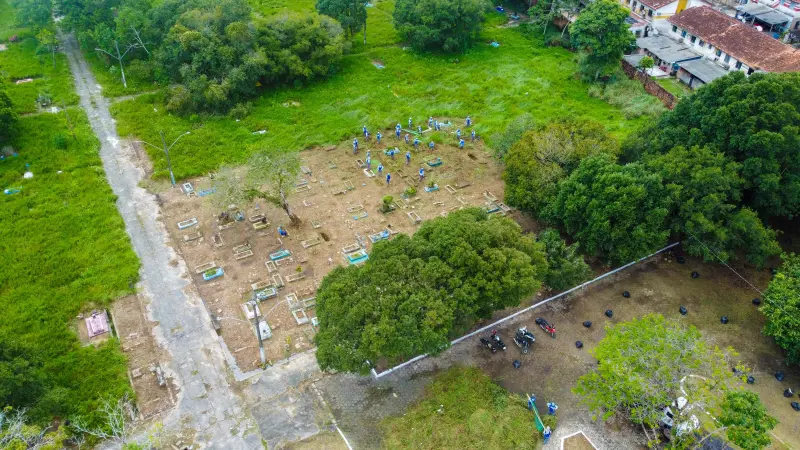 galeria: Custodiados da Seap realizam ação de limpeza no cemitério do Tapanã