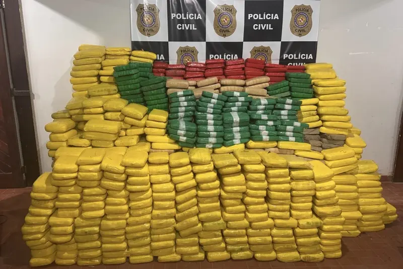 notícia: Mais de 2 toneladas de drogas são apreendidas pela Polícia Civil em balsa no oeste do Pará