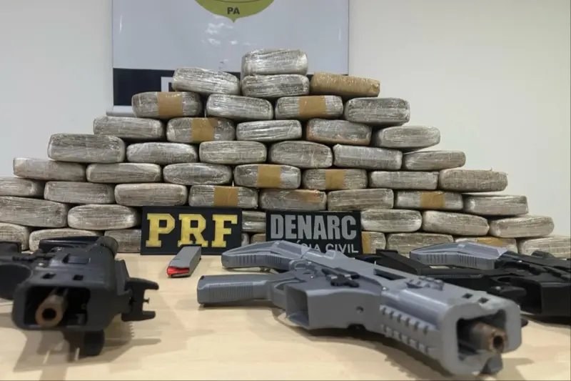 notícia: Polícia Civil e Polícia Rodoviária Federal apreendem mais de 50 quilos de drogas e três fuzis, em Benevides