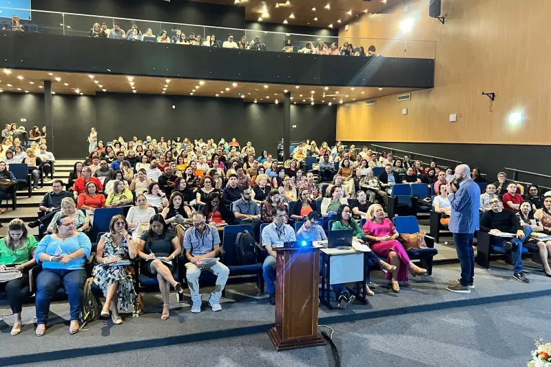 notícia: Seduc reúne gestores educacionais e fortalece estratégias para o Saeb 2025