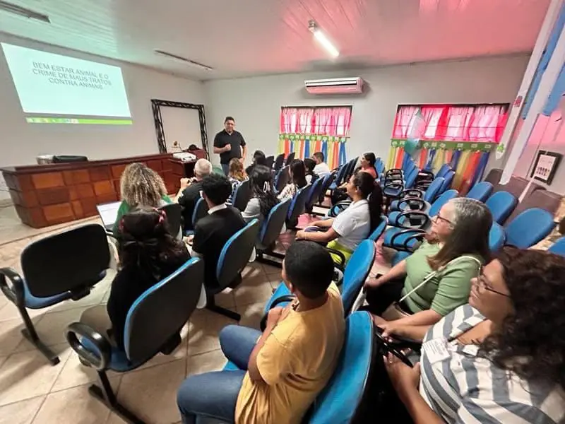 notícia: Demapa realiza palestras sobre fauna silvestre e biopirataria para alunos da rede pública