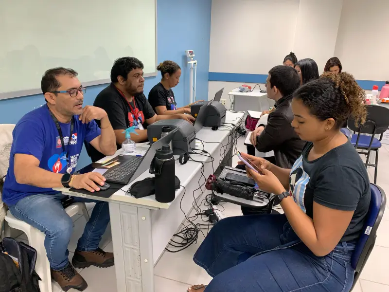 notícia: Estudantes participam de doação de sangue em campanha externa da Fundação Hemopa