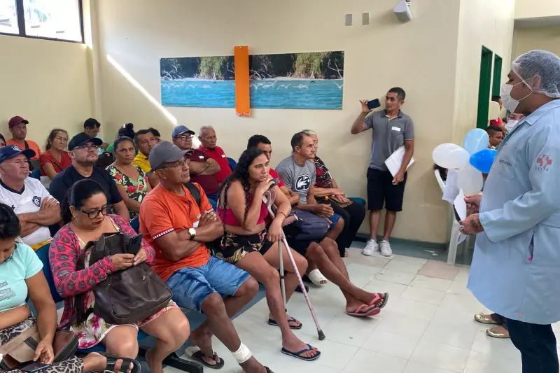 notícia: Hospital Regional do Marajó envolve usuários e acompanhantes em ação educativa sobre autismo