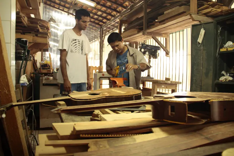 notícia: Curso de Luteria no Curro Velho forma nova geração de artesãos na capital paraense